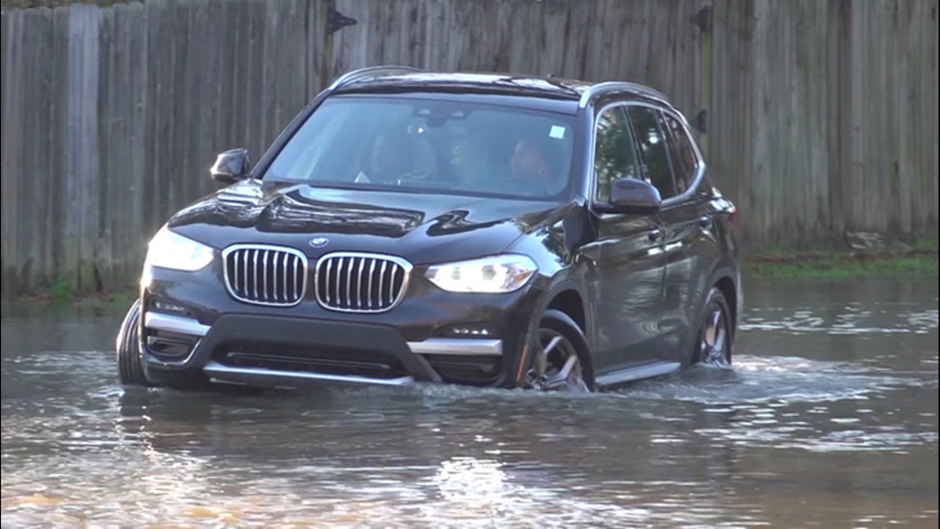 More families are deciding to pack up and leave home as the Pearl River rises in Jackson, Mississippi. Officials say hundreds of homes could be flooded.