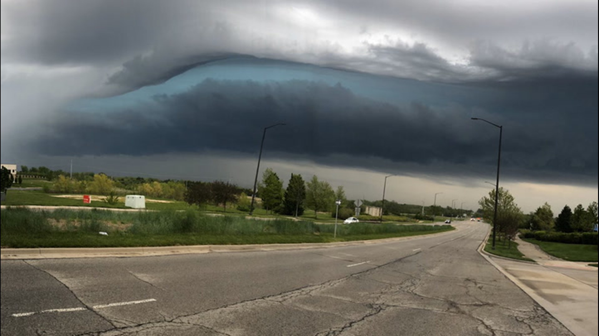 The light hit this shelf cloud in just the right way, treating residents of Lawrence and Overland Park, Kansas, to a beautiful sight on May 4.