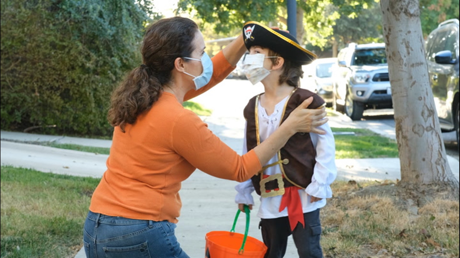Halloween is upon us, but your trick or treating could be ruined by unexpected cold or severe weather. Here's how to prepare for the weather before you trick or treat.