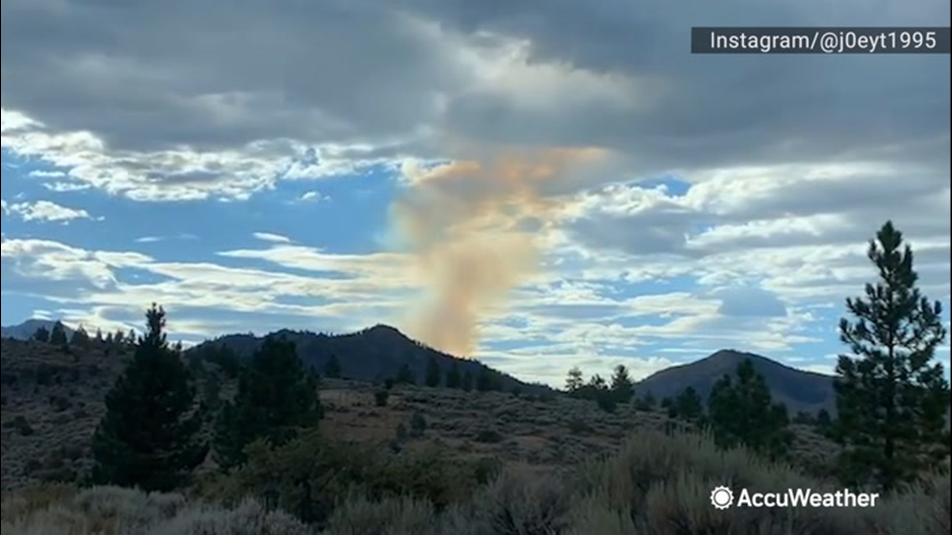 Smoke rises from Loyalton Fire in timelapse video