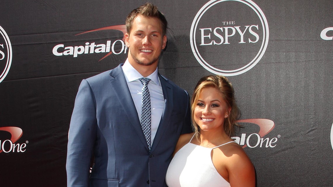 Shawn Johnson, about to give birth, marks miscarriage anniversary