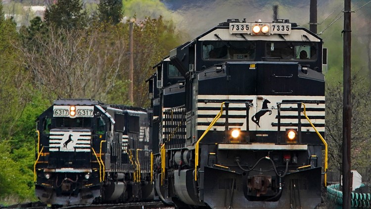 Pressure mounts on US railroads and unions to reach a deal