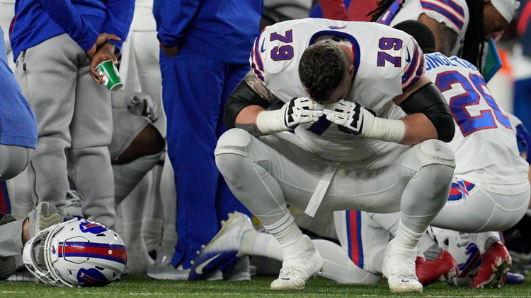 Damar Hamlin in critical condition after collapse on field; Bills-Bengals  suspended