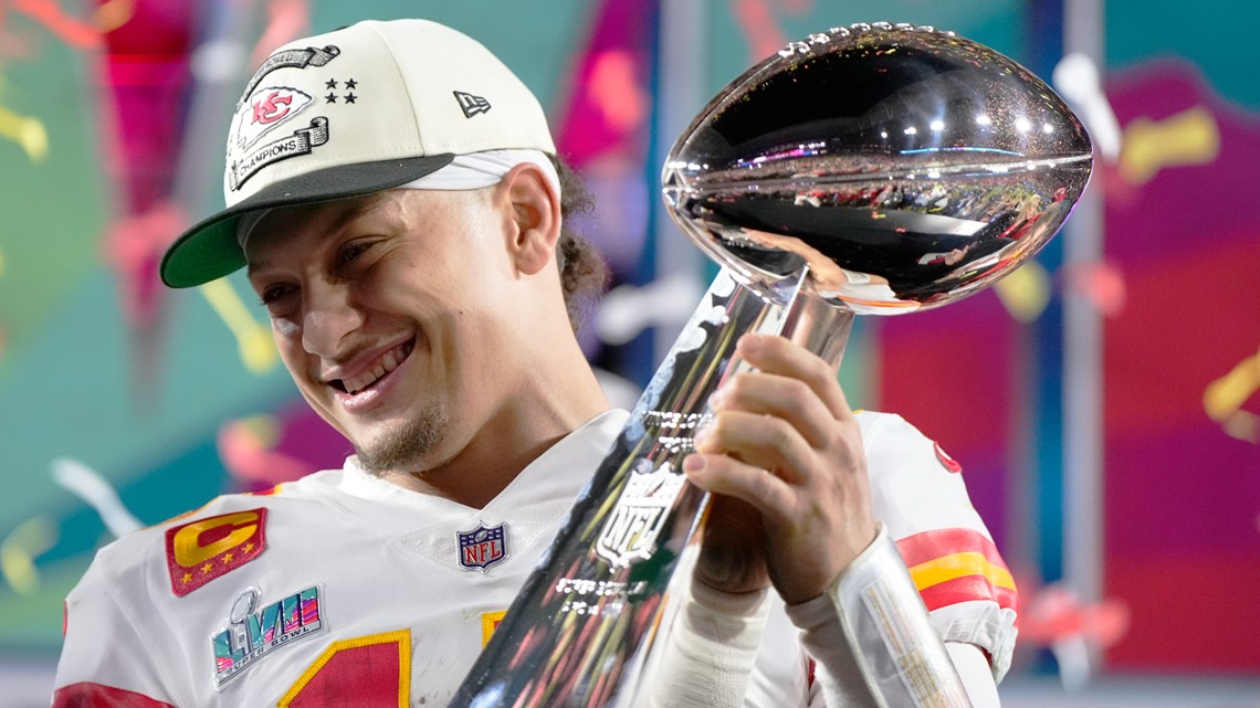 Chiefs Super Bowl Parade Details: Patrick Mahomes, Travis Kelce, O-Line  Shirts