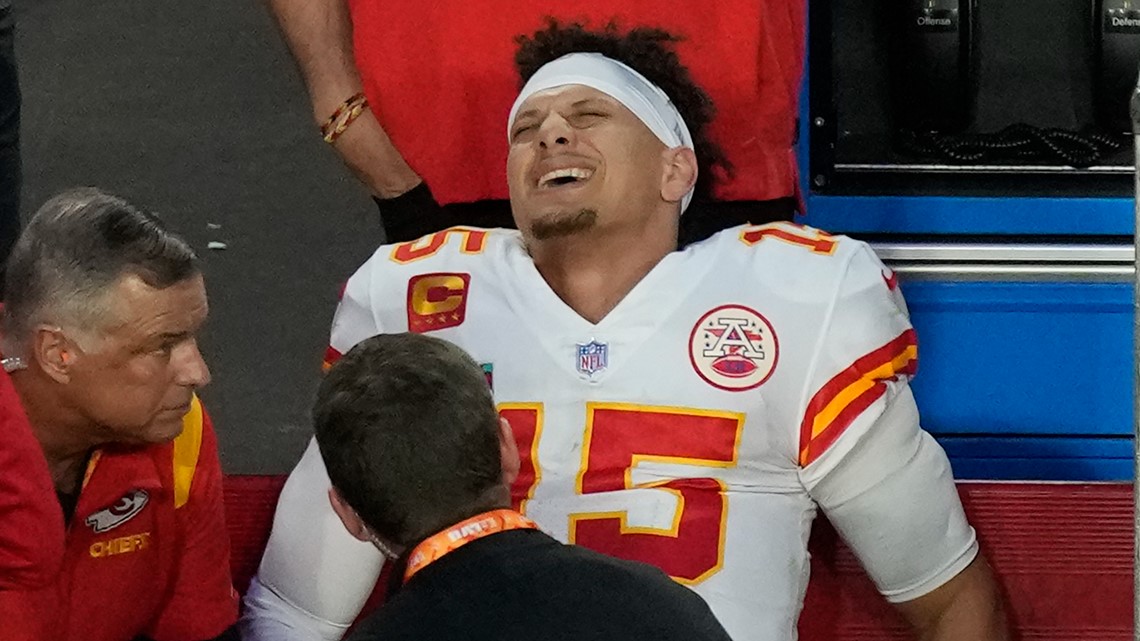 2023 NFL playoffs: Hobbled Patrick Mahomes leads Chiefs to