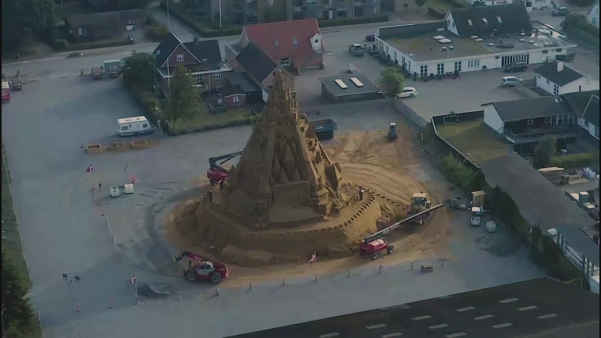 The castle is pyramid shaped and a wooden structure was made around it in order for the artist to cut the amazing figures in the sand.