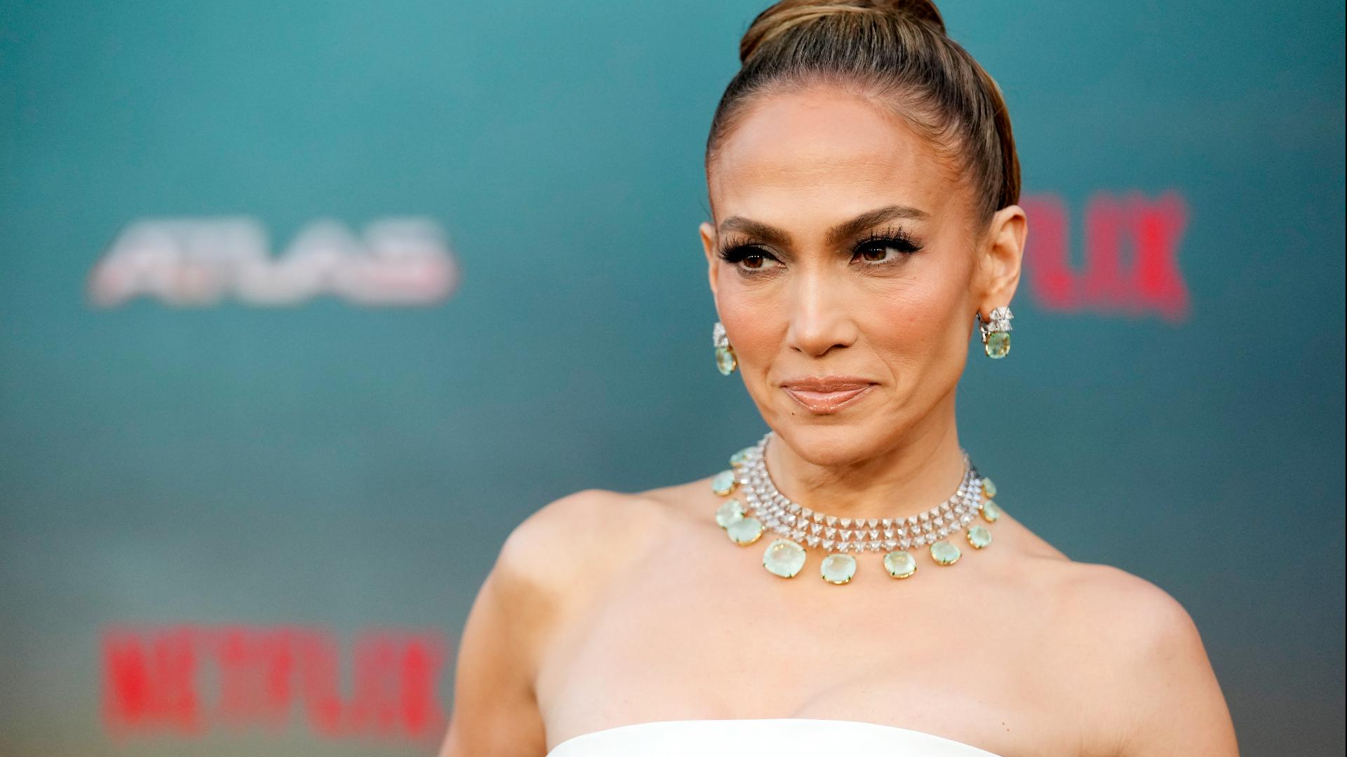 Jennifer Lopez cancels summer tour to spend time with family