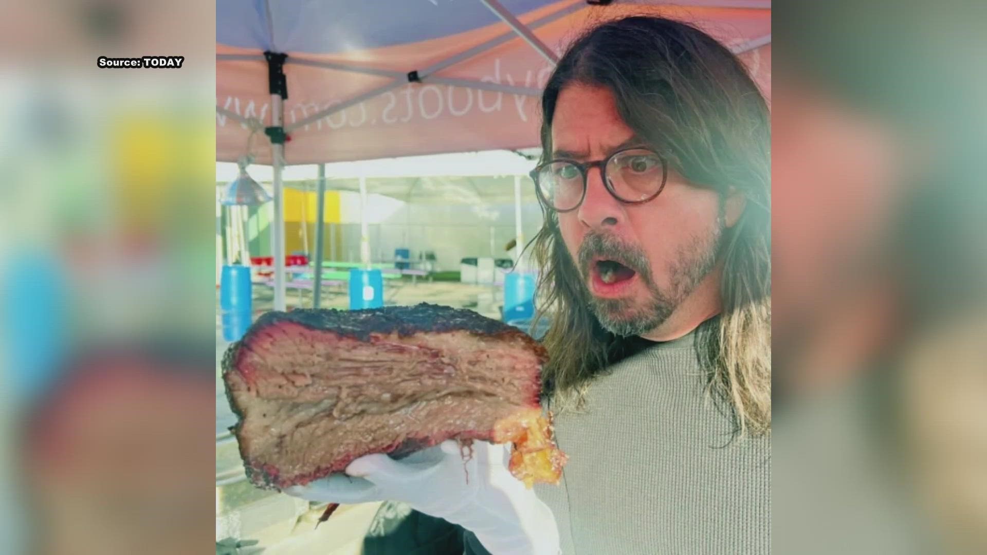 Foo Fighters, David Grohl dedicated 24 hours to volunteering at a Los Angeles shelter giving out BBQ and raising money.