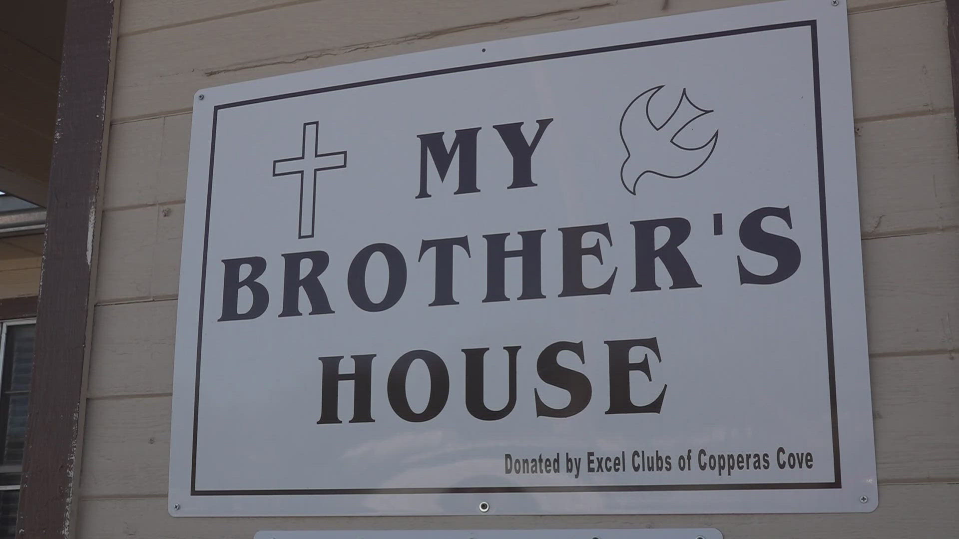 'My Brothers House' food panty feeds over 100 unhoused people with a Thanksgiving meal every year.