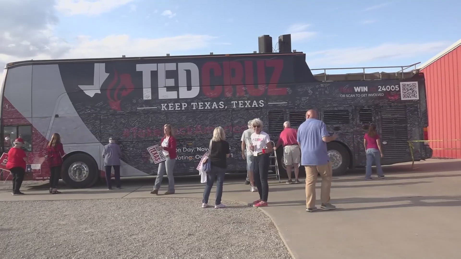 Over 500 people showed up at The Barn in Lorena to see the Senator.