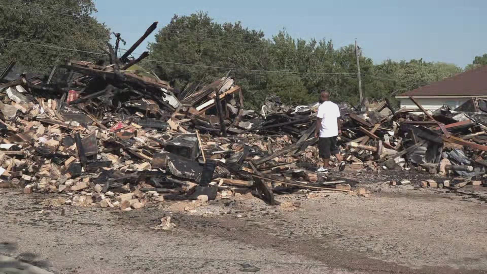 Residents at the apartment that caught fire in Lacy Lakeview detail their experience.