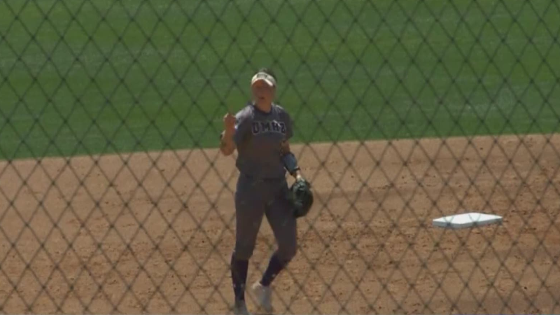 UMHB shutout the Lobos 1-0.