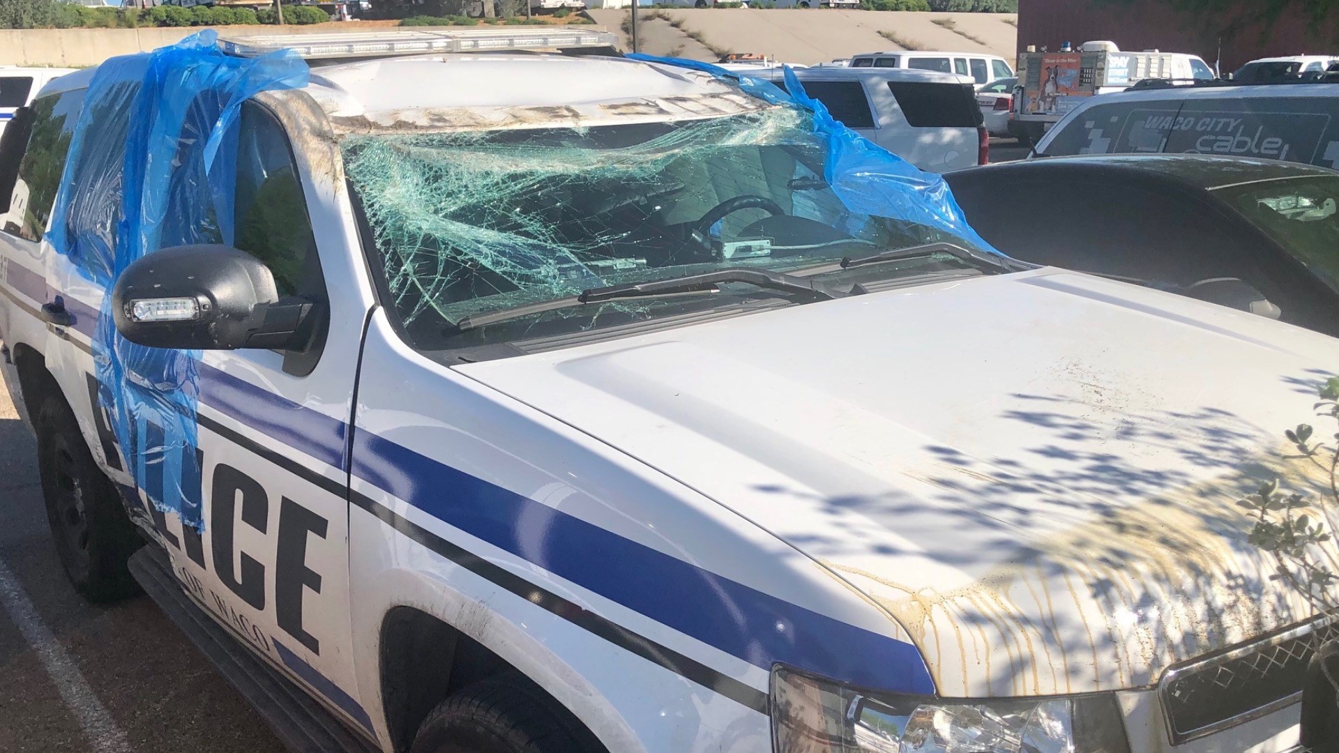 Waco driver runs red light, causes rollover crash with police vehicle