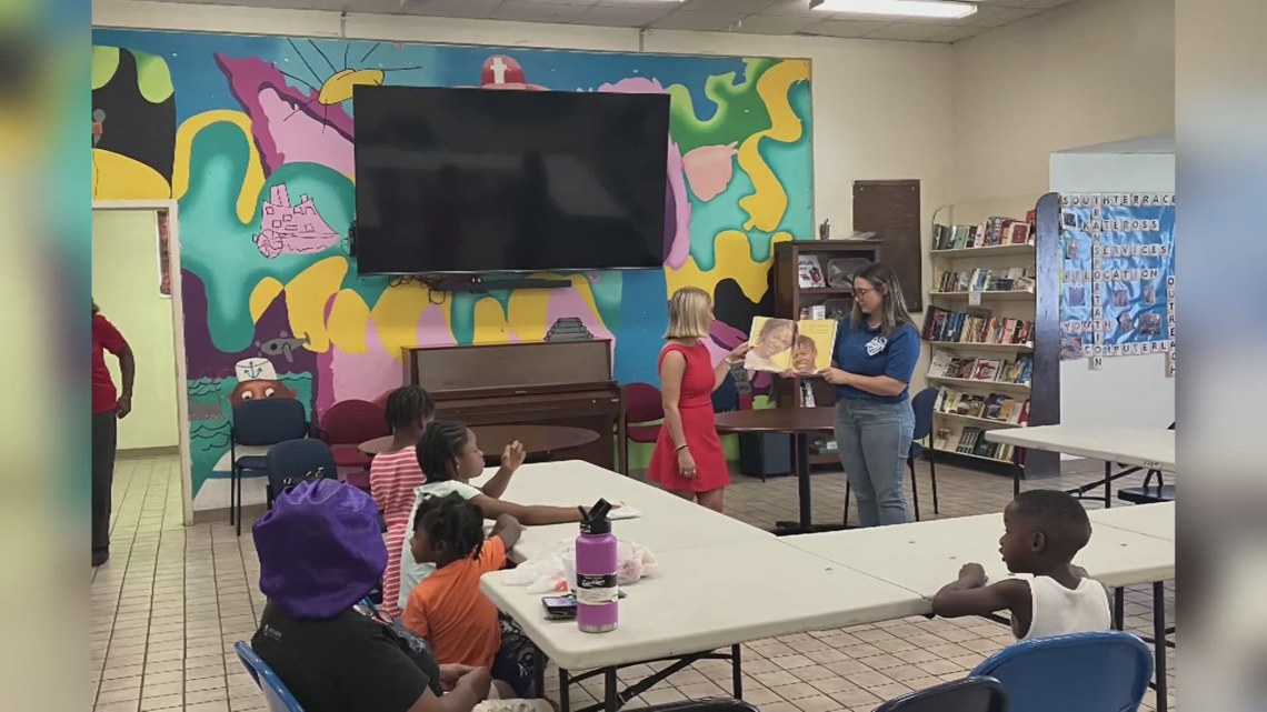 Reason to Smile: KCEN sports team shares smiles, stories with young readers in Waco