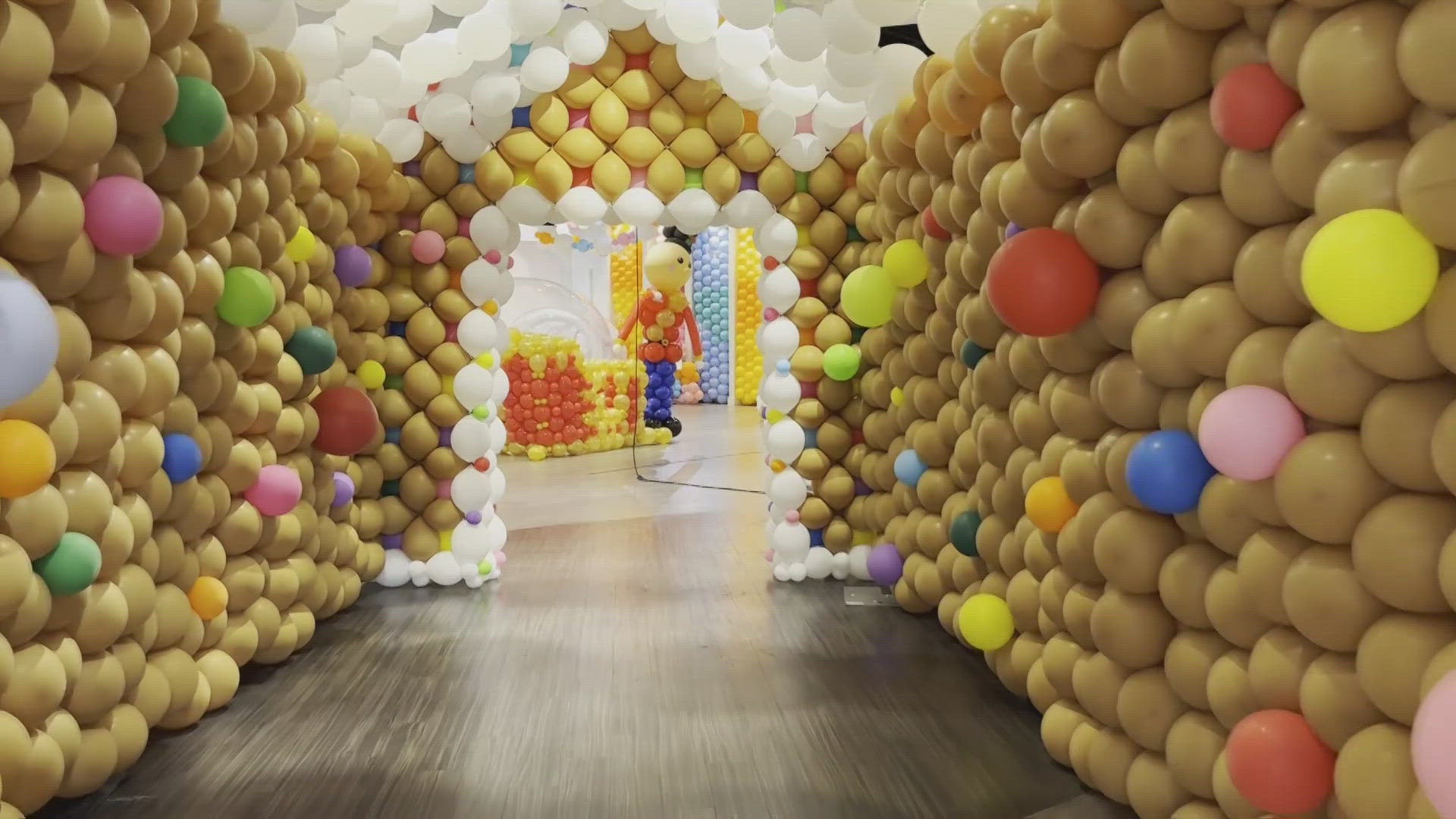 The experience features over 20,000 balloons on display.