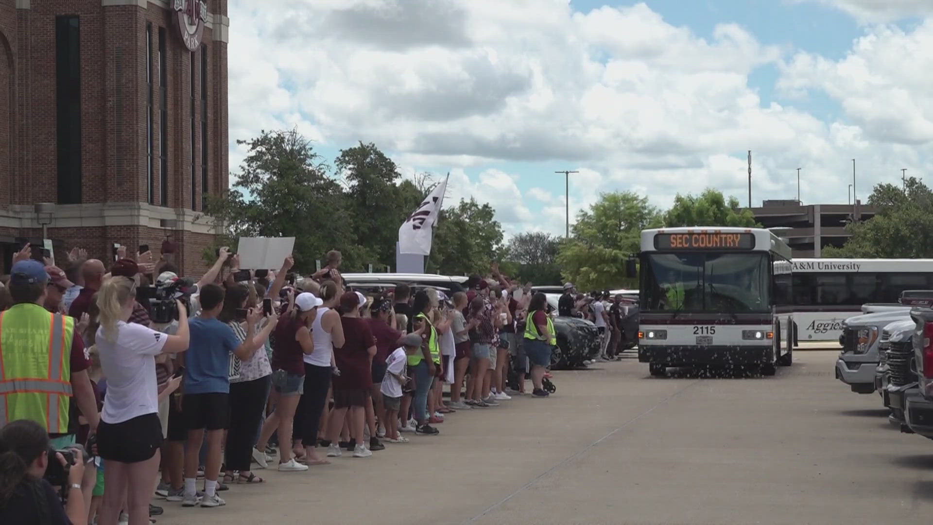Although the Aggies fell to Tennessee for the National Championship, loyal fans were still waiting to welcome them home.