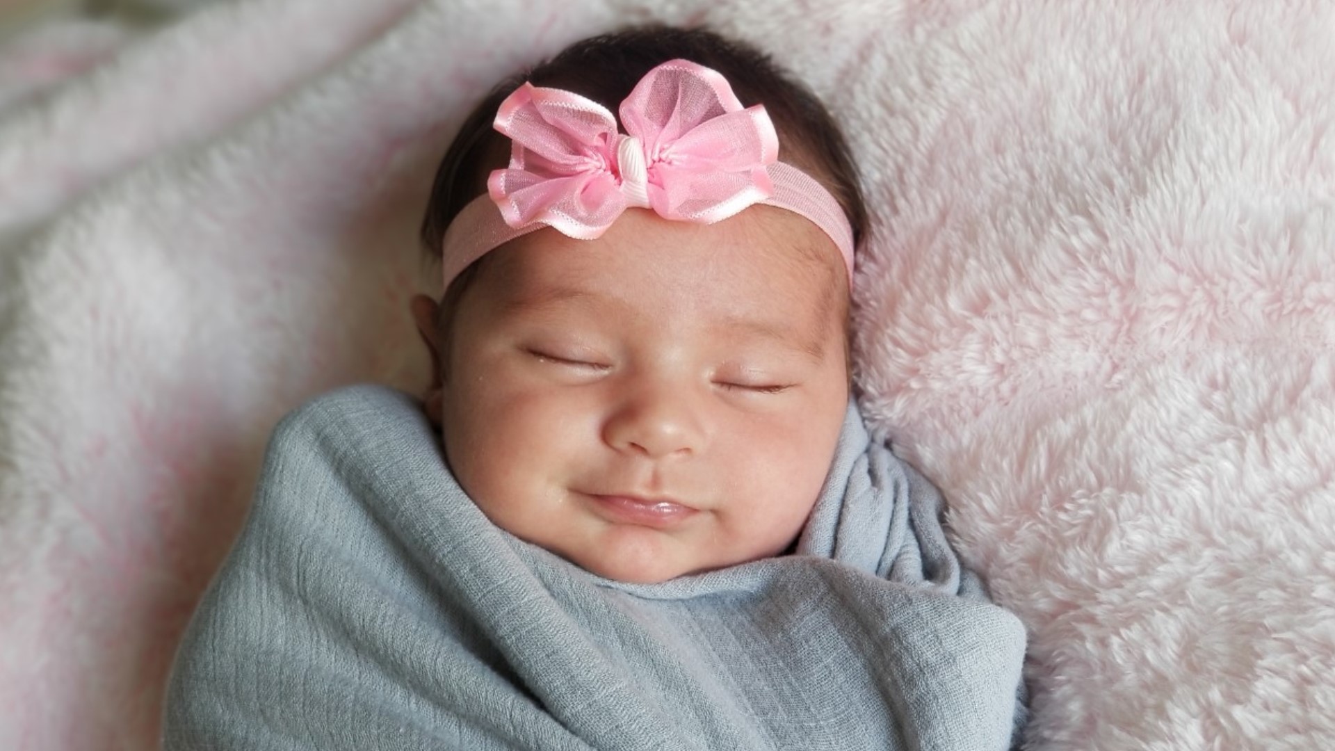 A Rogers family is headed to Fort Worth for a procedure to save their baby's heart. 6-week-old Aurora already has plenty of support from the community.