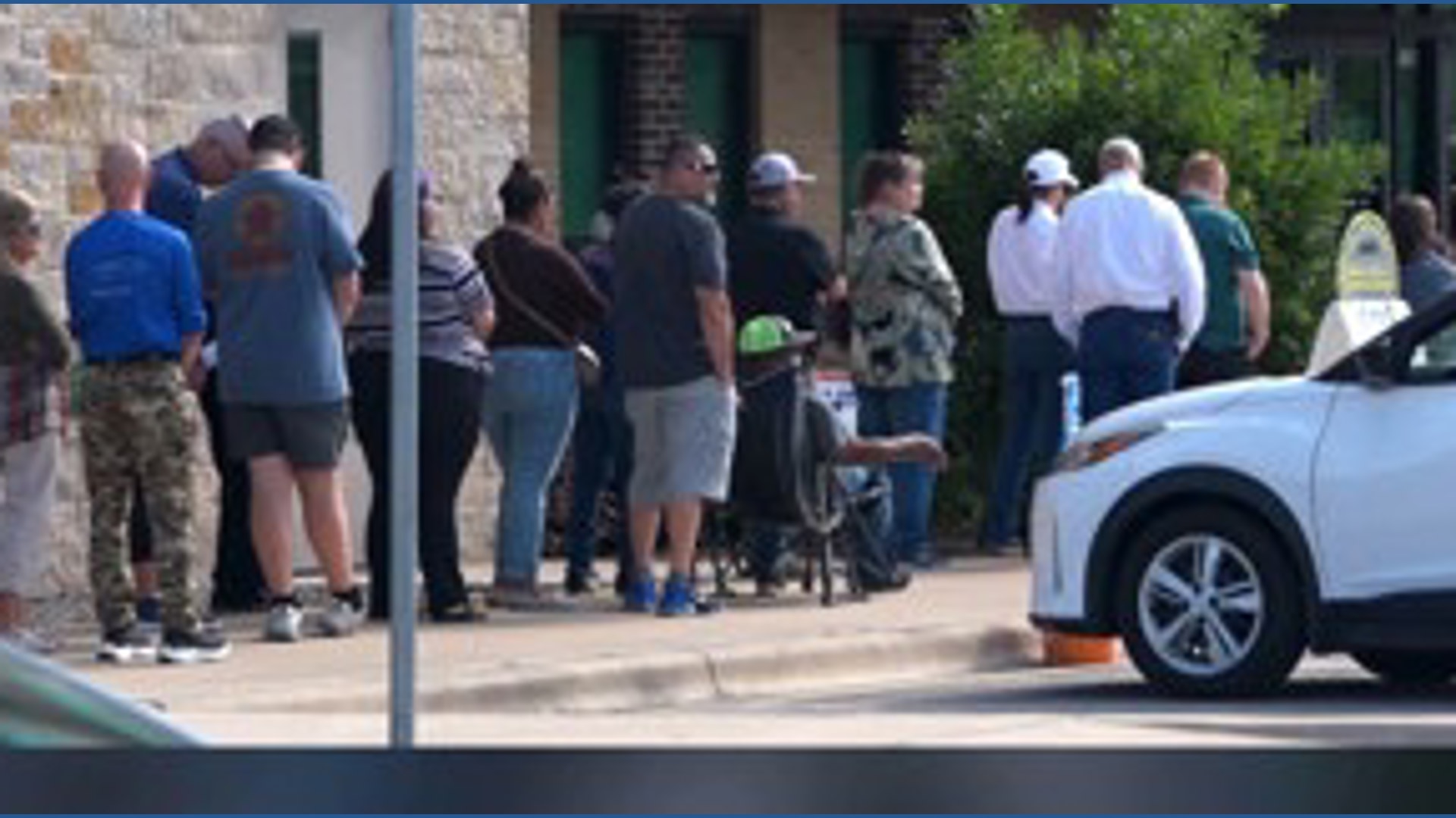 Bell County draws 7,000+ voters on day one of early voting; state site ...