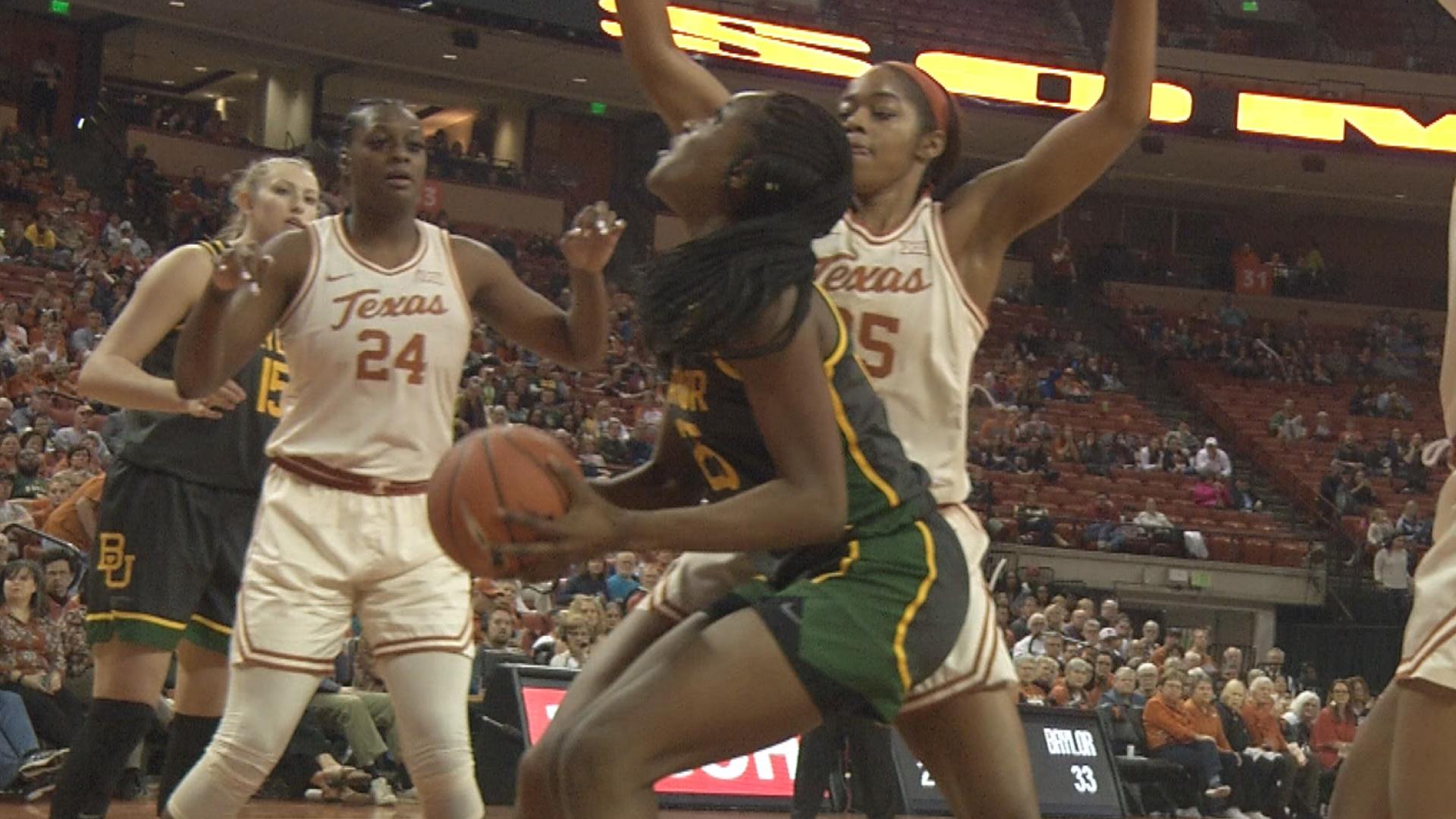 No. 2 Baylor won it's 7th straight over the Longhorns on Friday in Austin.