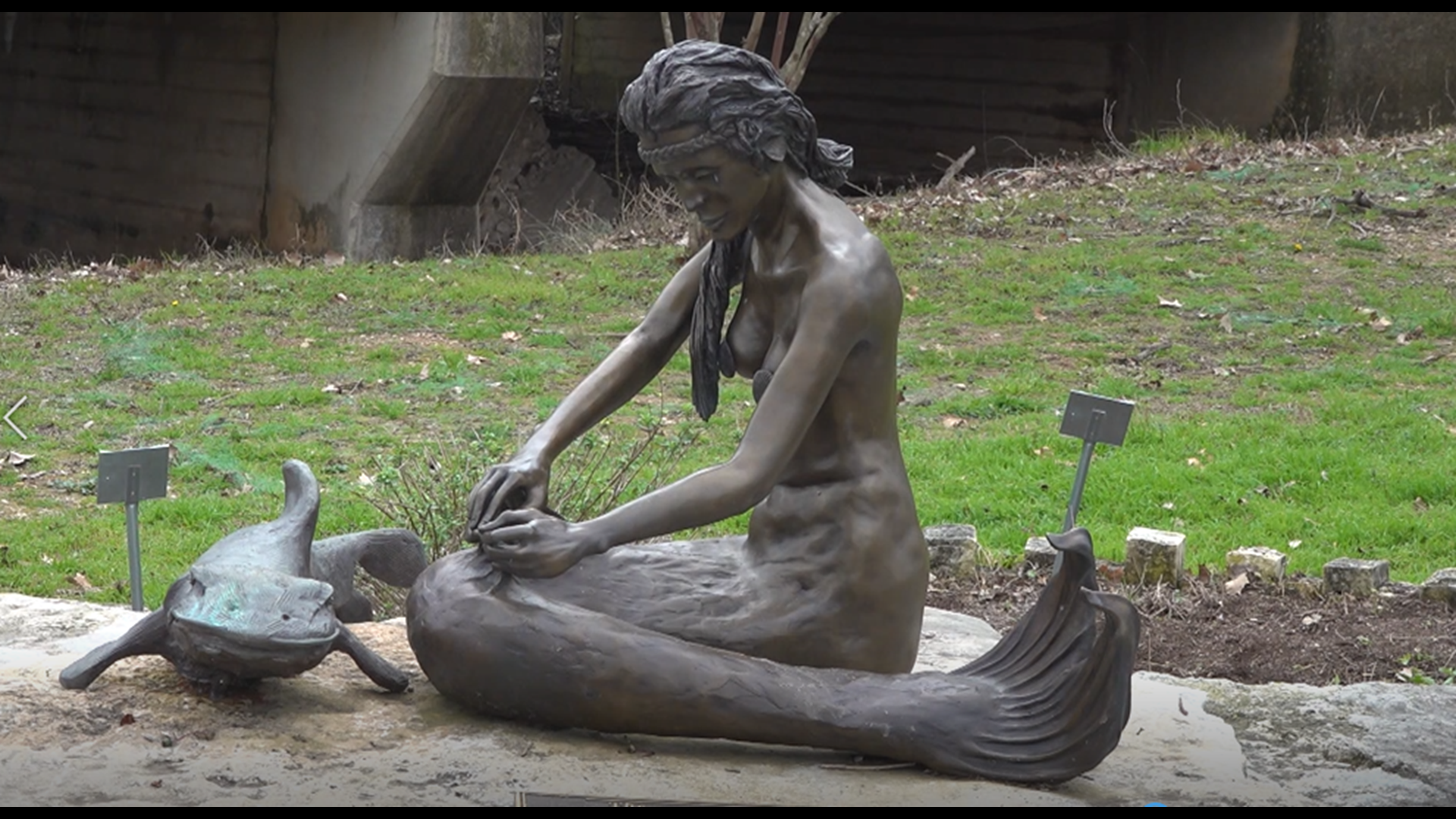 Sculptor Troy Kelly crafted the statute of Sirena the Indian Mermaid back in 1986. Today, it's an icon in the Salado community.