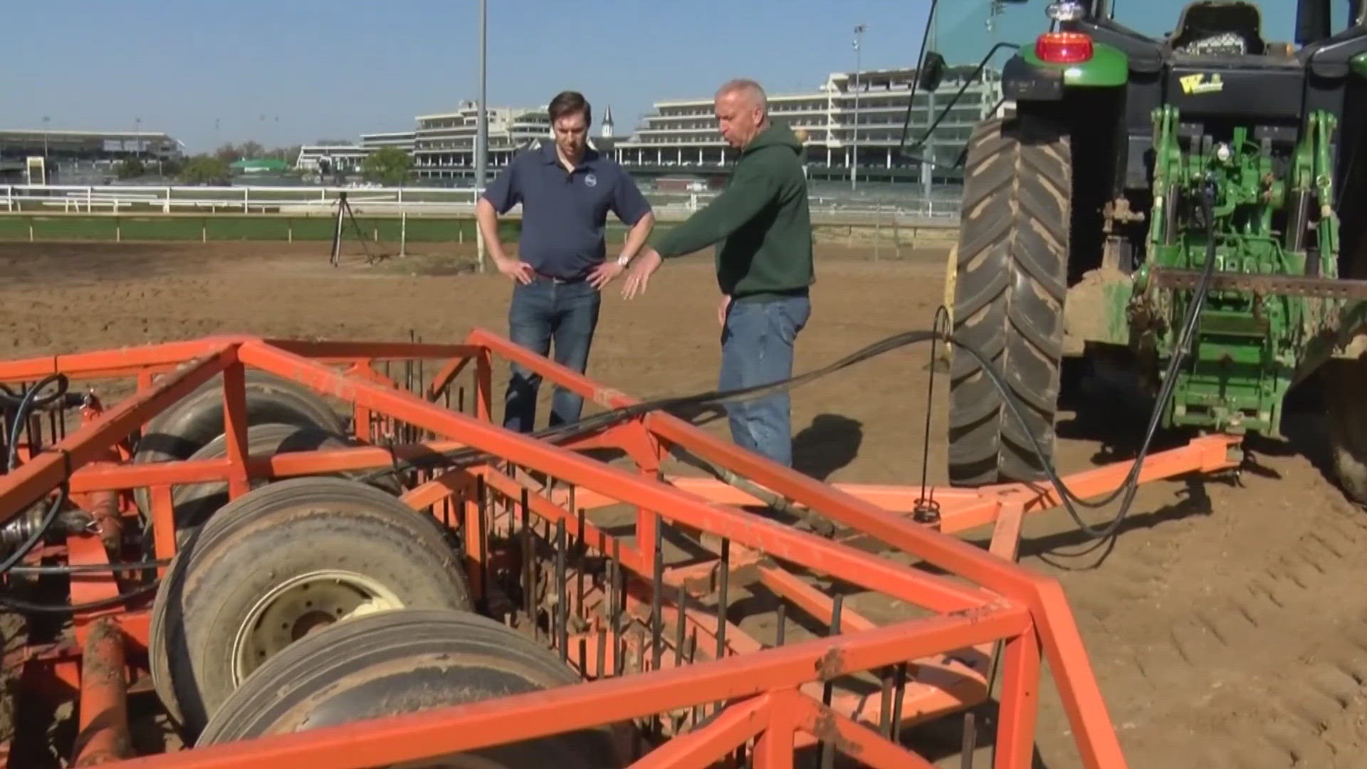 The track surface is made of sand, clay and silt. 