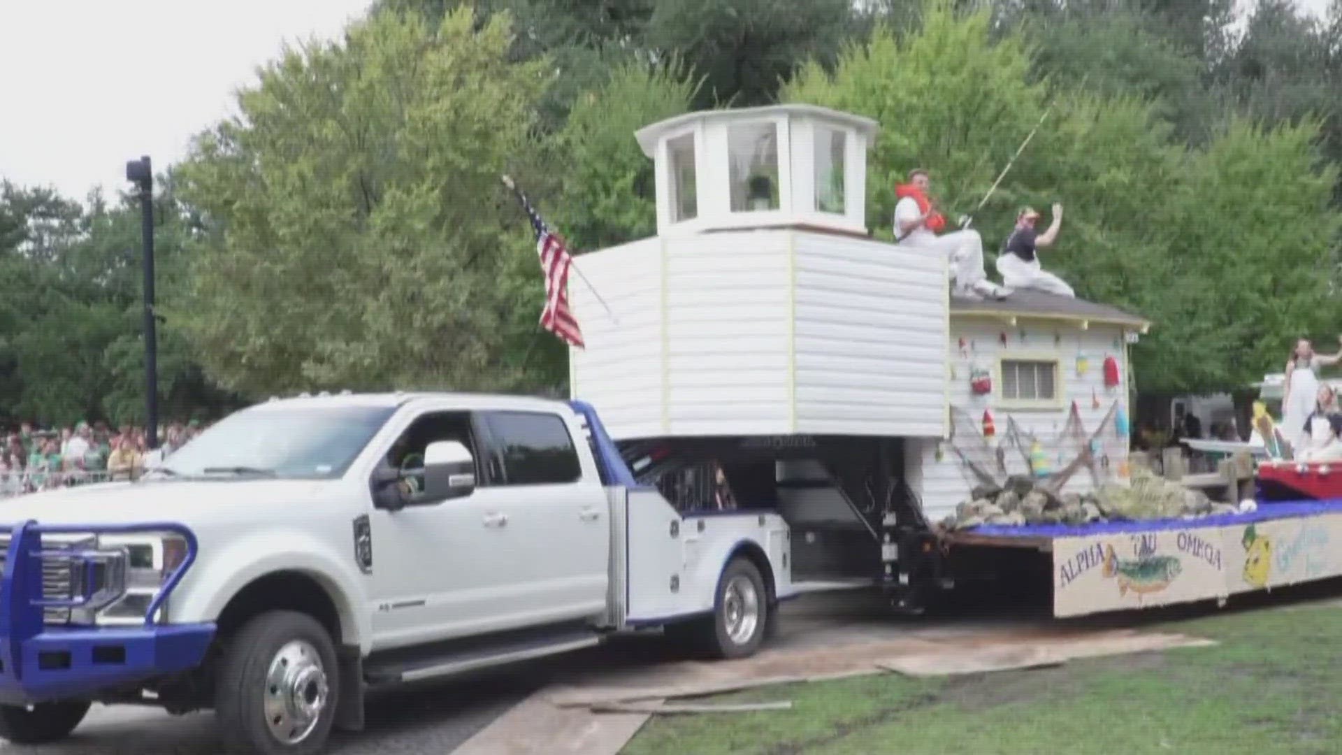 If you missed the Baylor Homecoming Parade, you can rewatch the entire event here!