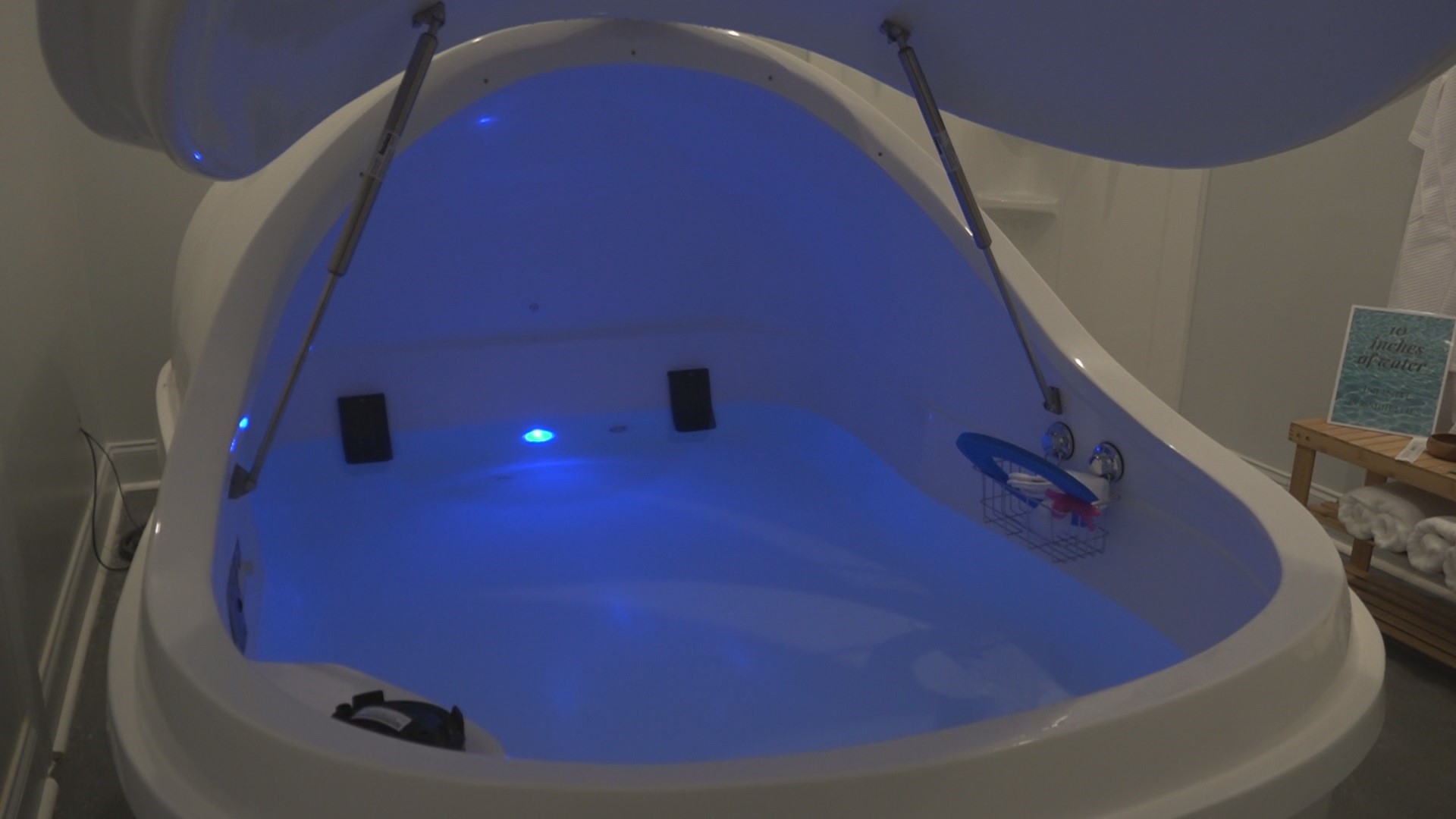At Royal Oasis Spa in Temple, sensory deprivation tank sessions have become more popular. So, 6 News Anchor Leslie Draffin tried on out.