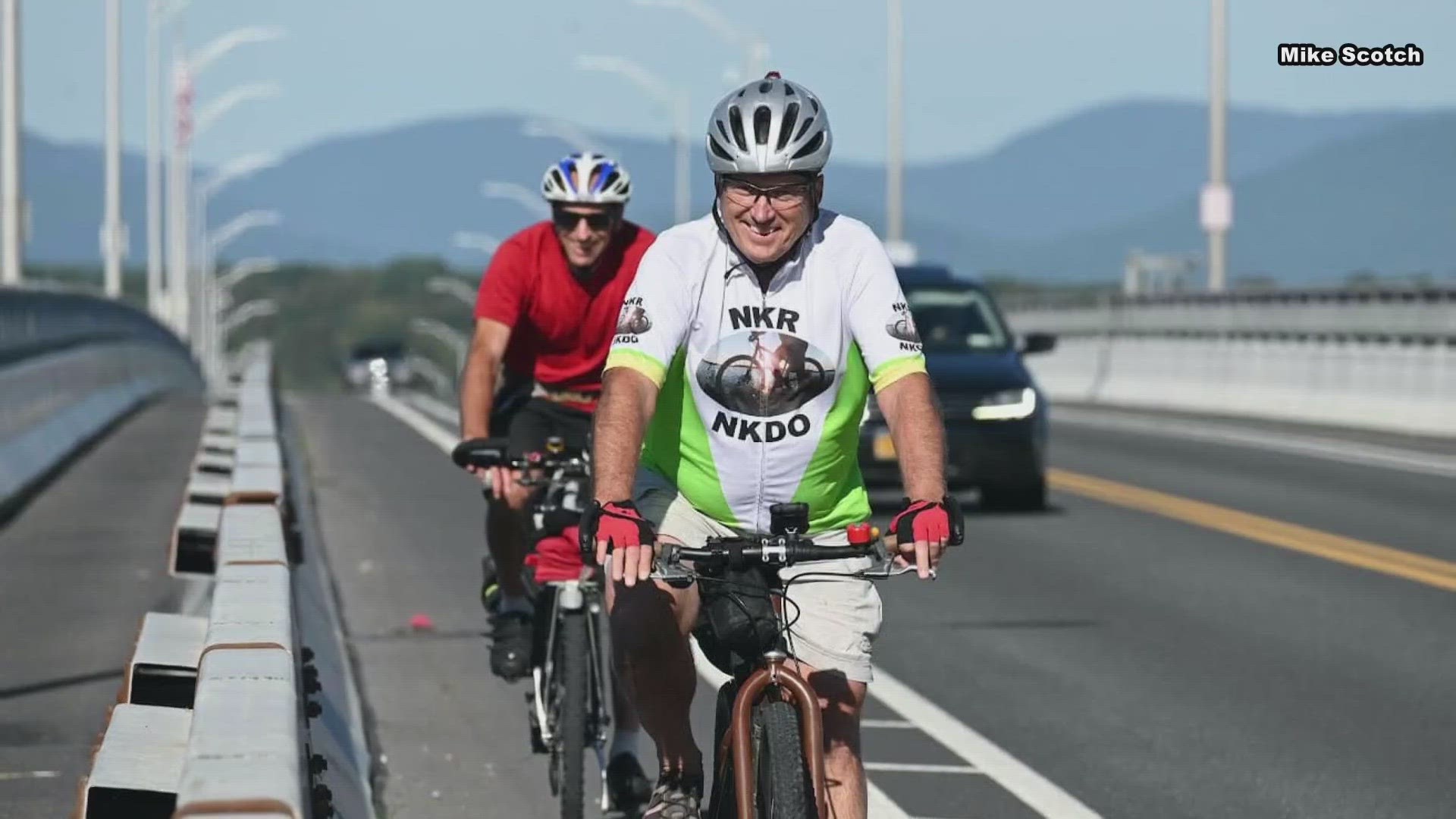 Mike Scotch travels around on his bike, taking the same routes that donated kidneys had to take on their way to a recipient.
