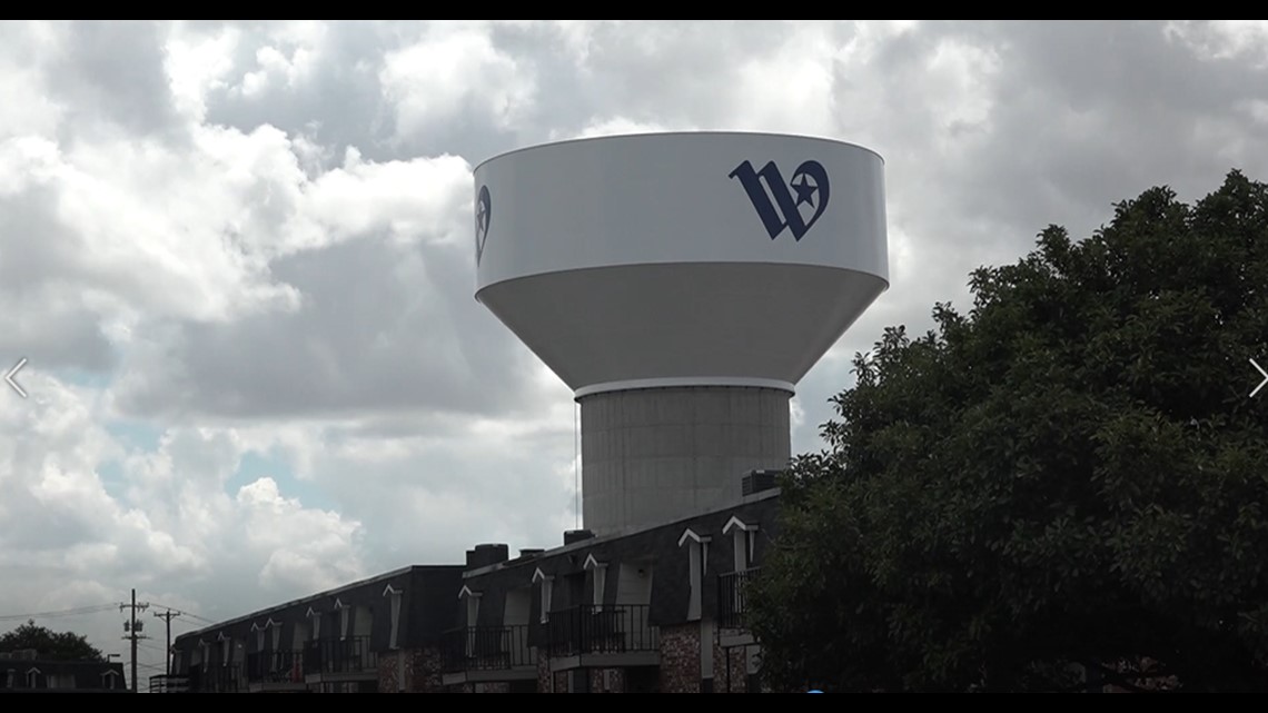 Waco water tower goes up and is near completion
