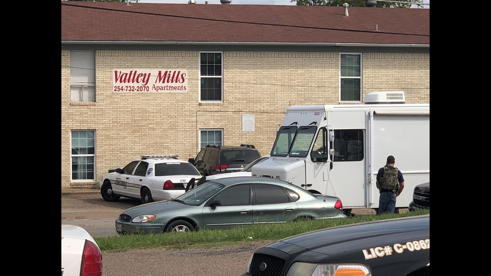 PHOTOS SWAT standoff at Valley Mills Apartments in Waco