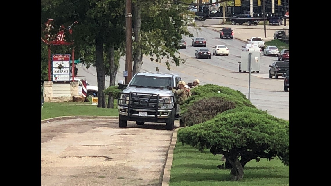 PHOTOS SWAT standoff at Valley Mills Apartments in Waco