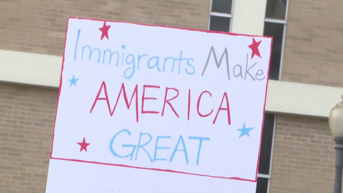 Central Texans rally in McLennan, Bell counties to protest ICE and honor Renee Nicole Good