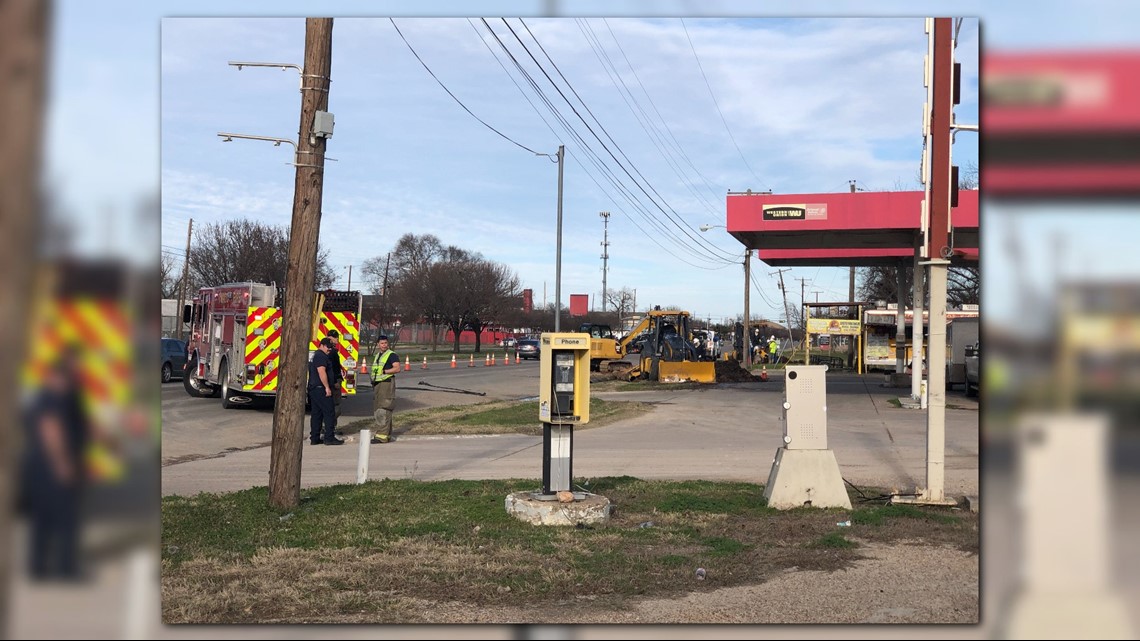 Waco Fire Department responding to gas leak on La Salle Avenue