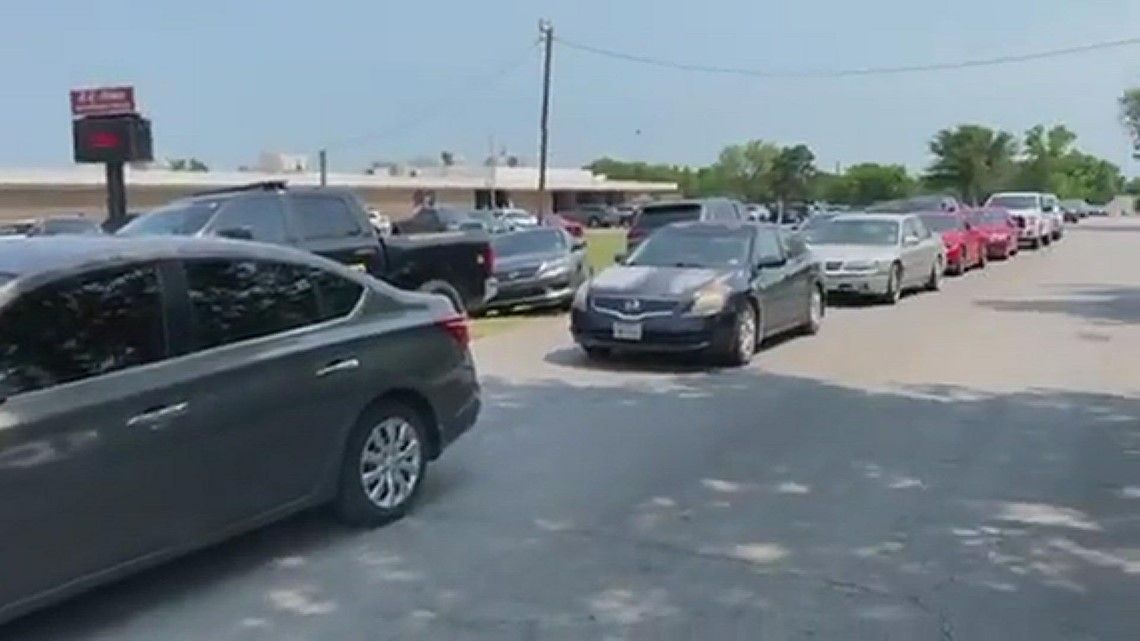 Parents wait in long lines to pick-up students at Mexia HS