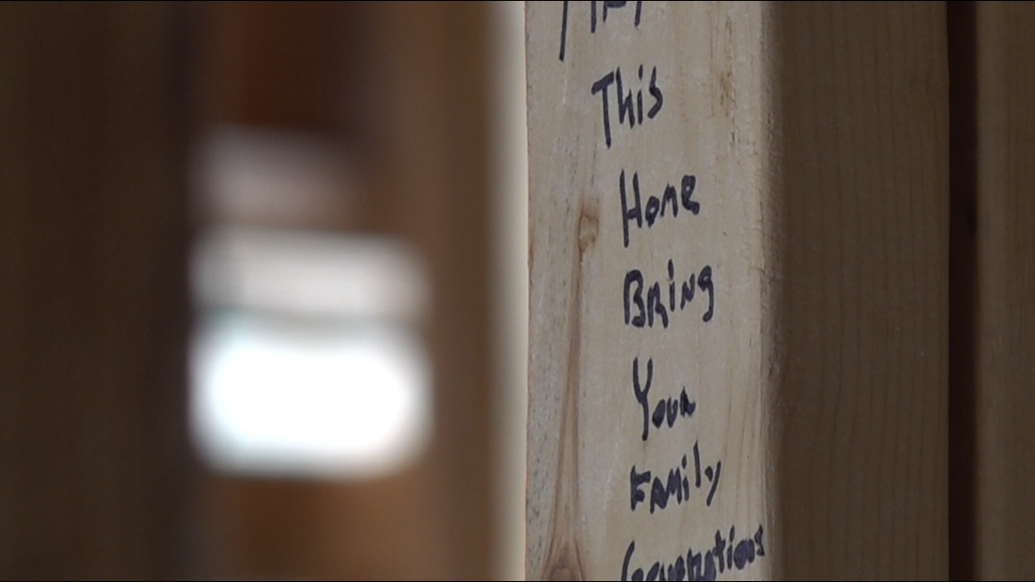 Veteran, family welcomed to China Spring home with notes of love - Vimarsana News
