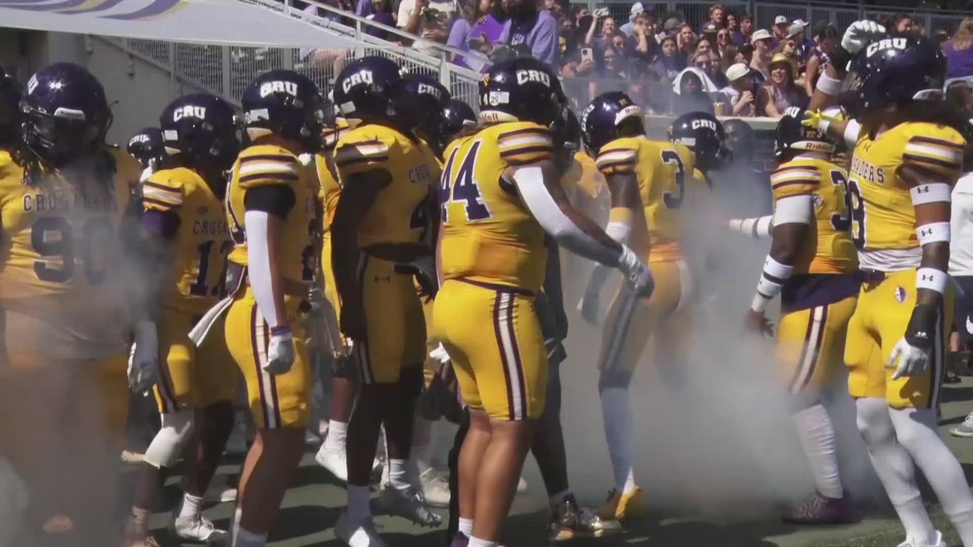 No. 6 Hardin Simmons dominated the first half to beat UMHB on homecoming.