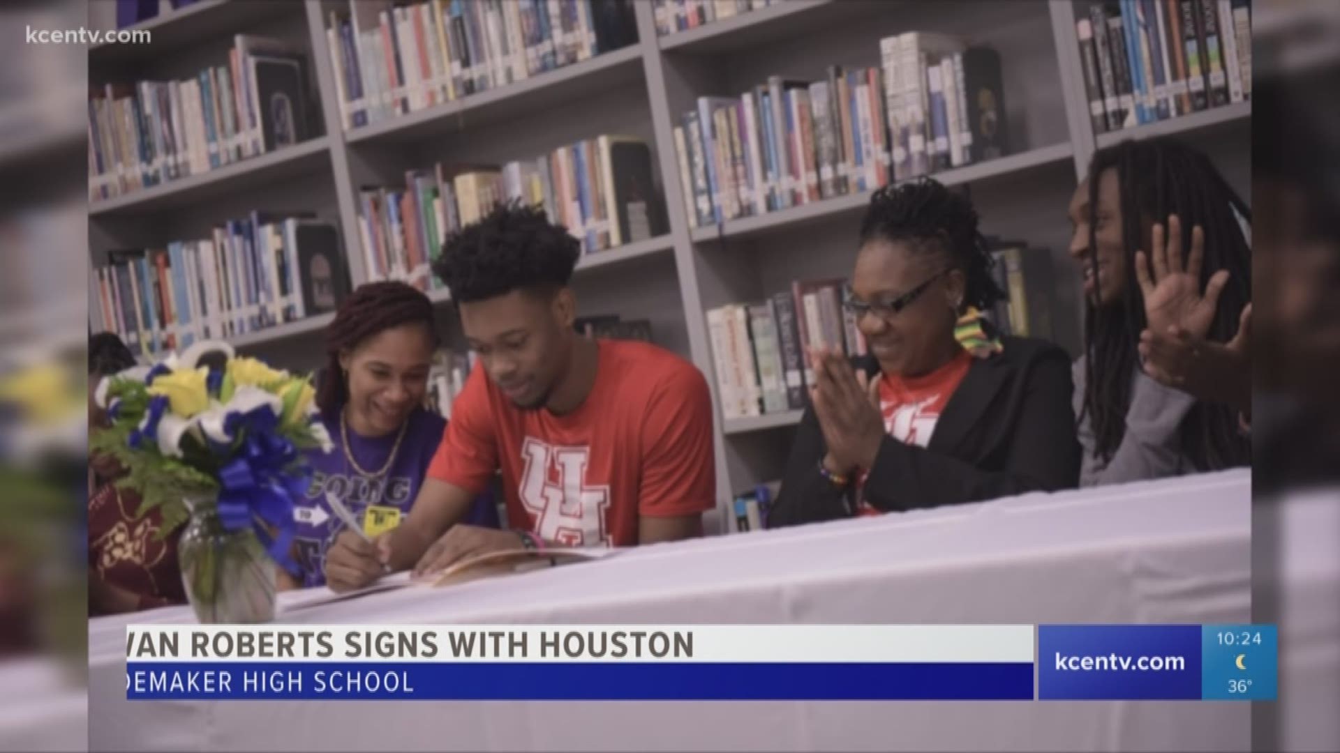 Shoemaker's J'wan Roberts signs with Houston