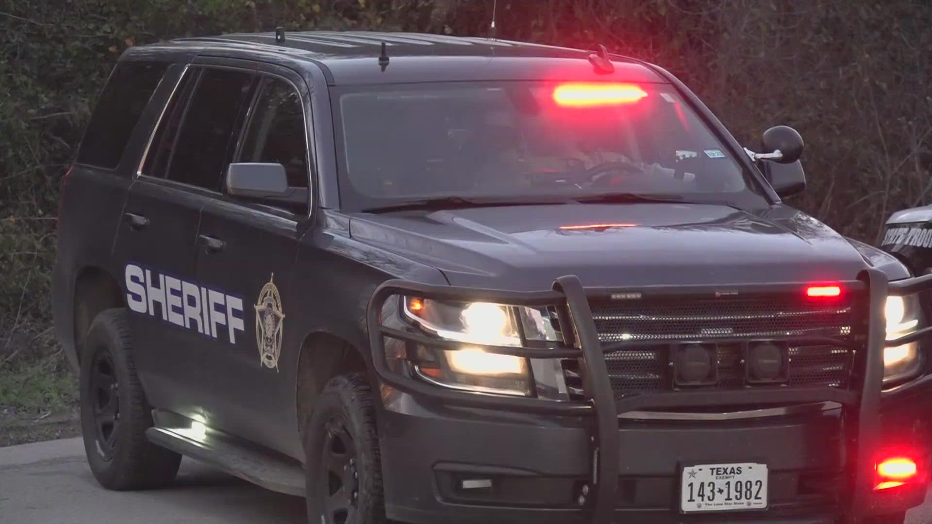 Authorities still in standoff at Groesbeck hospital