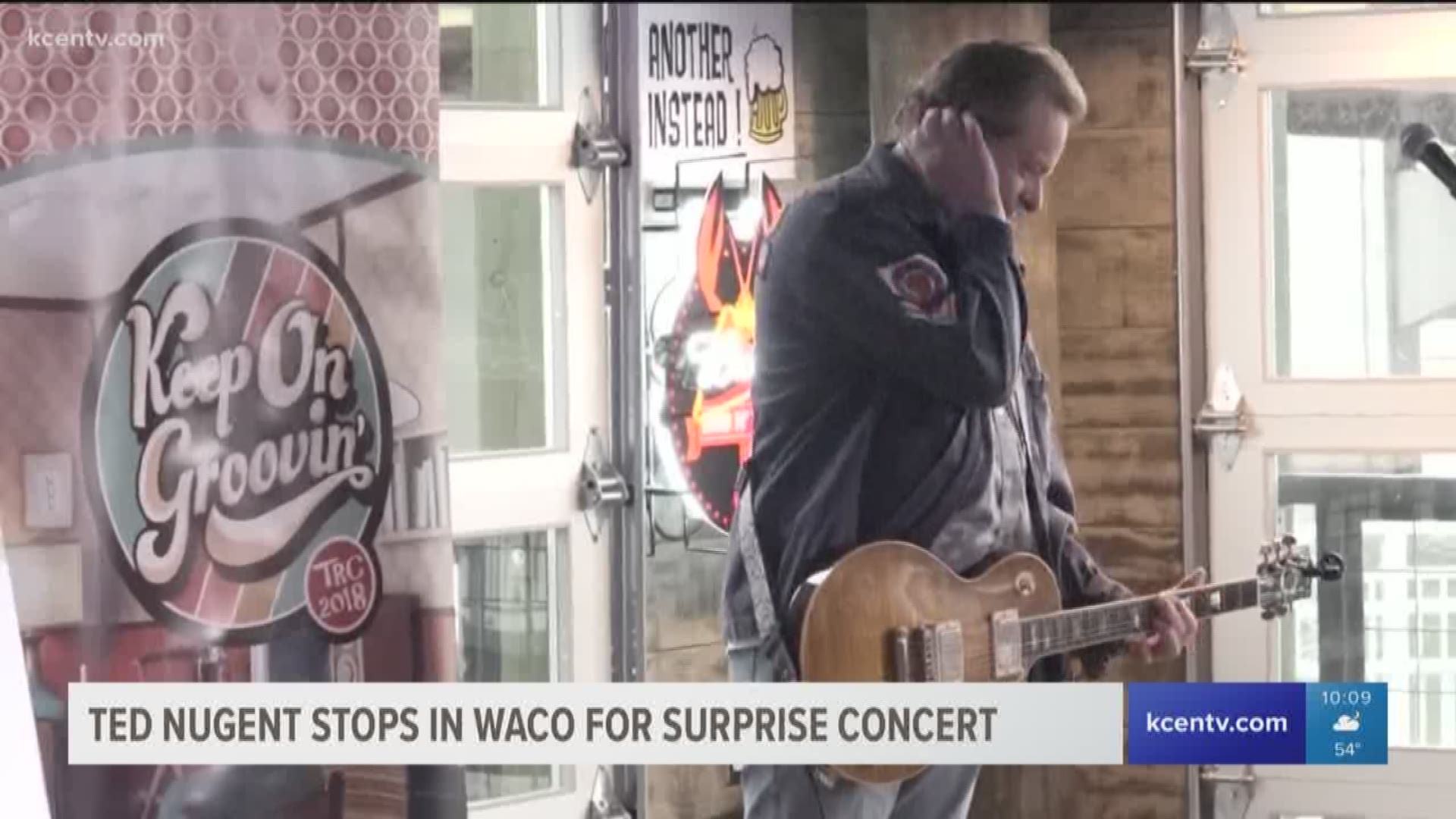 Singer Ted Nugent made a quick stop in Waco for a surprise concert at Buzzard Billy's. 