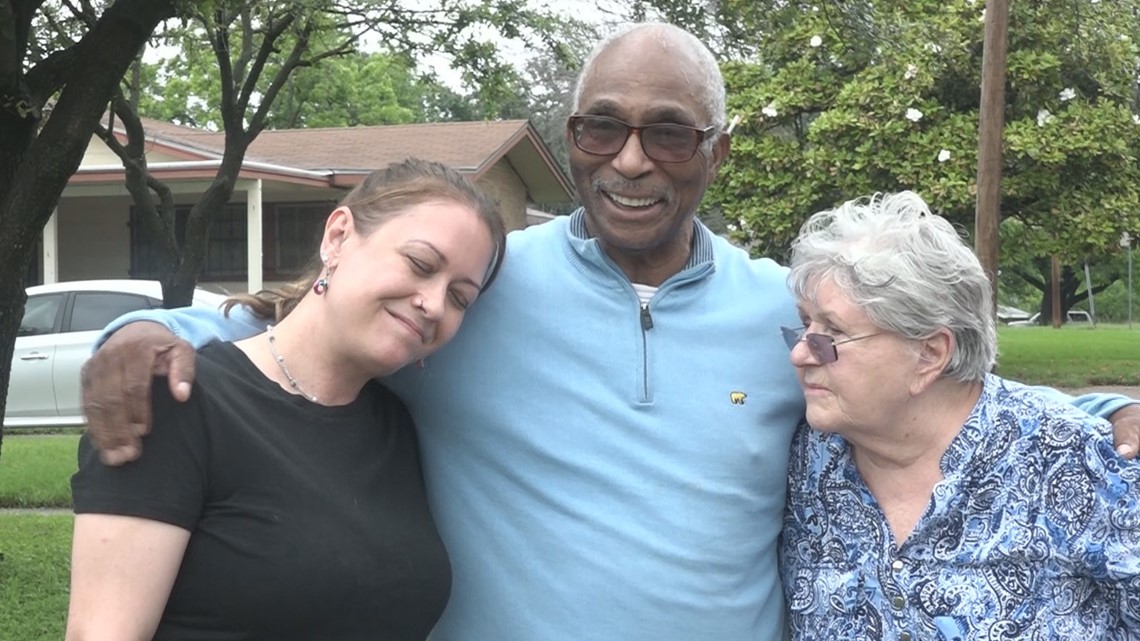 Neighbors come together to fix elderly handyman's roof in Waco - Vimarsana News