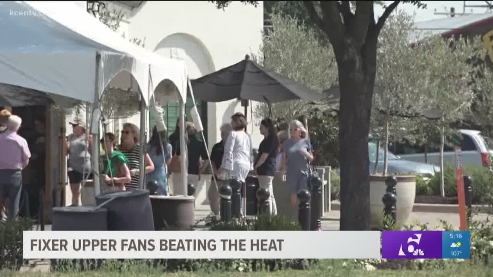 The heat doesn't slow down tourists visiting Magnolia. 