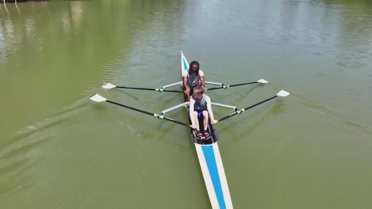 La Vega High School's new rowing program is out of the oar-dinary! 🛶