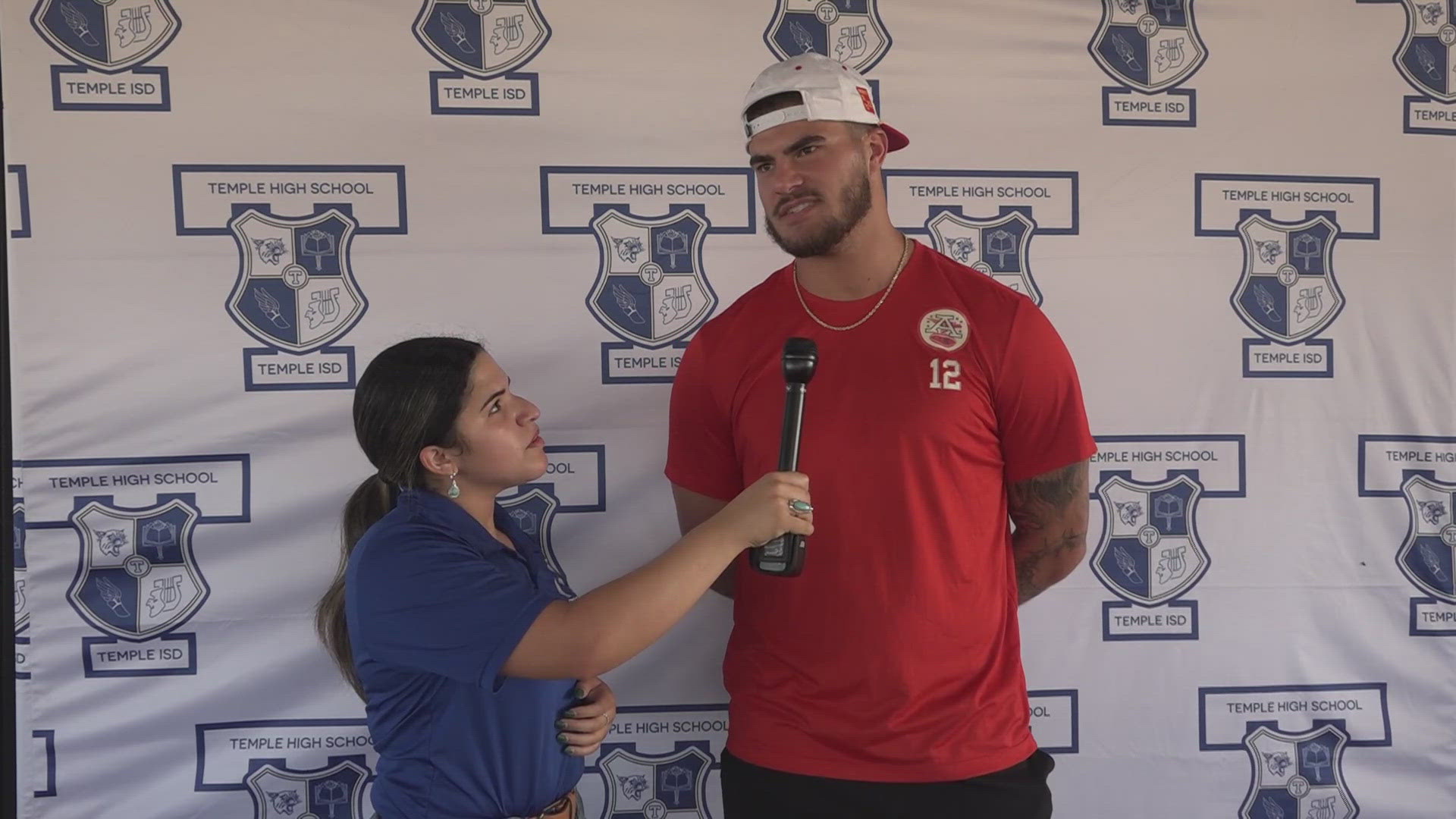 The NFL tight end hosted a free meet and greet event at Bold Republic Brewing.