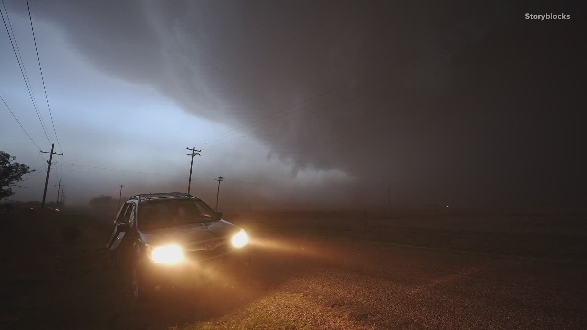 We verify what you should do in certain situations when there's a tornado nearby!