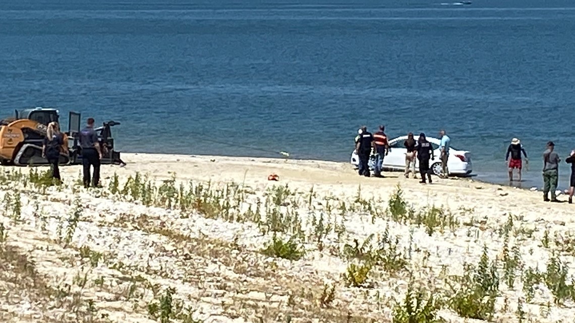 Car found in water at Temple Lake Park with no one inside - Vimarsana News