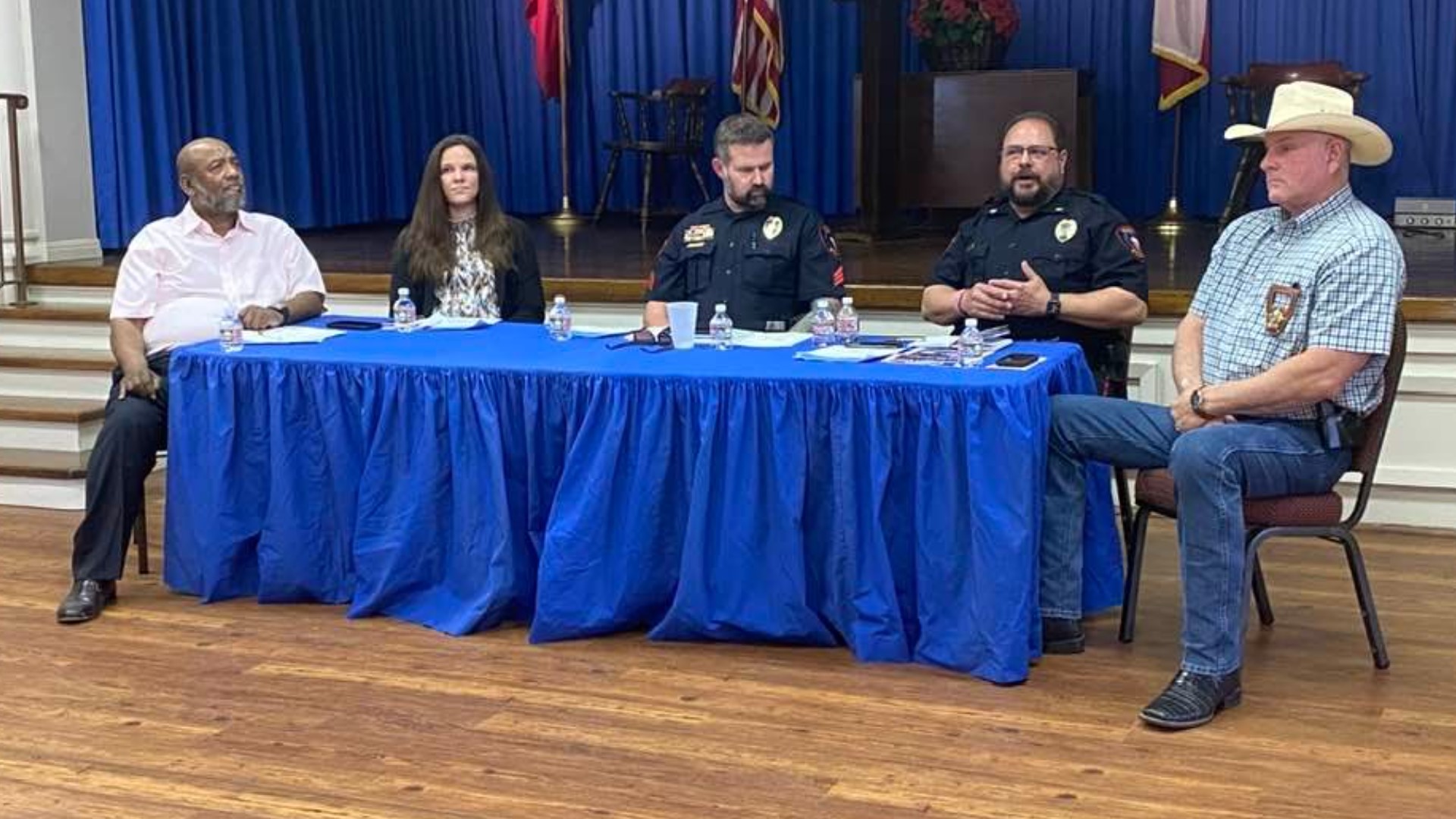 Parents Against Crime Coalition holds discussion to bridge communication gaps between parents, law enforcement and young people.