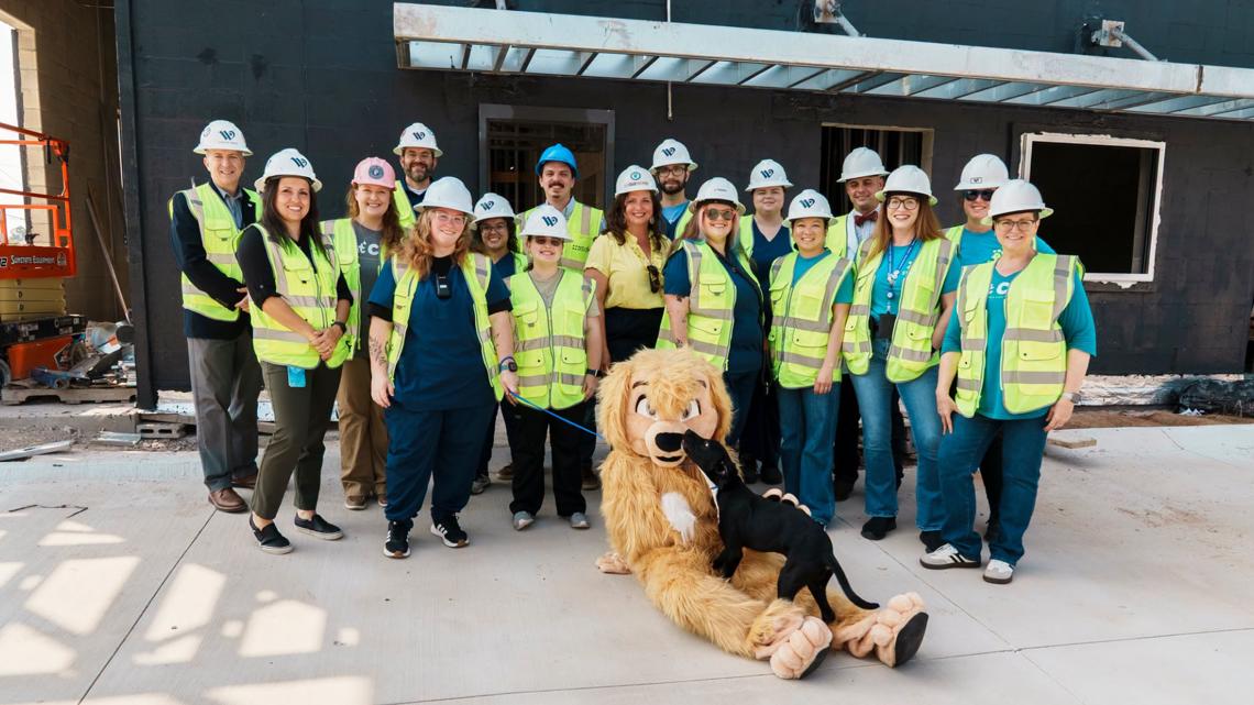 Waco, Pet Circle Regional Animal Center hold plaque-signing for future veterinary clinic