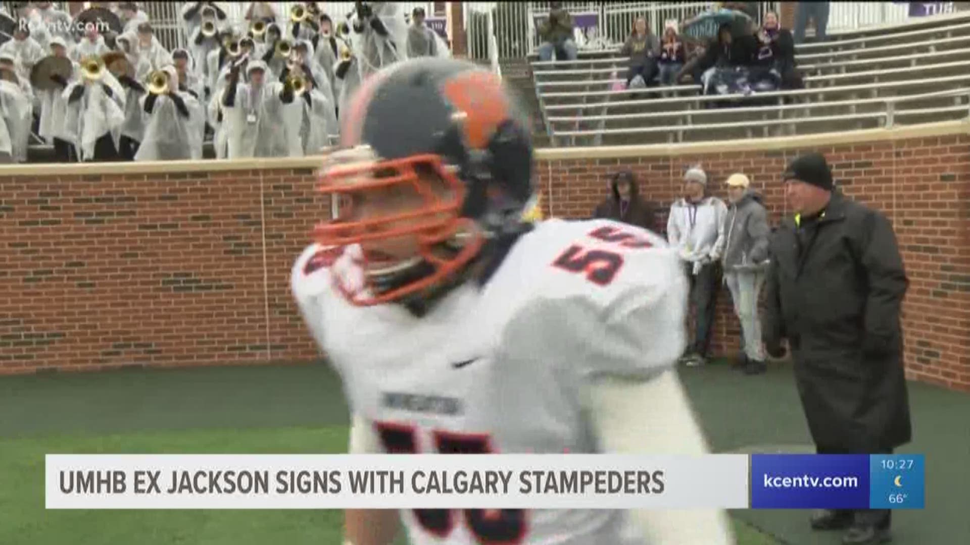 The former all-American has signed with the Calgary Stampeders of the Canadian Football League. 