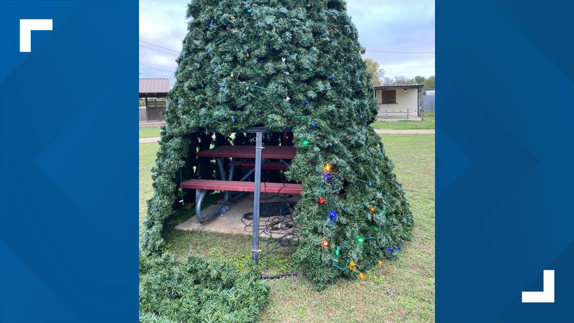 Christmas tree in Veterans Park vandalized in Lacy Lakeview