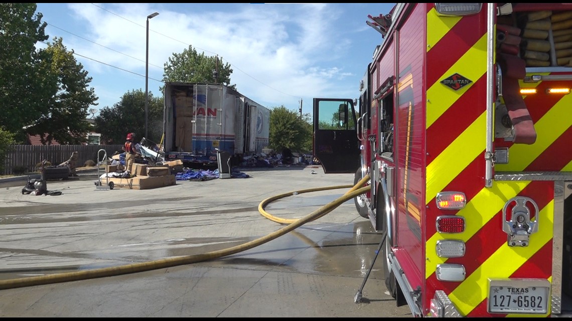 Trailer truck ignites in Temple - Vimarsana News